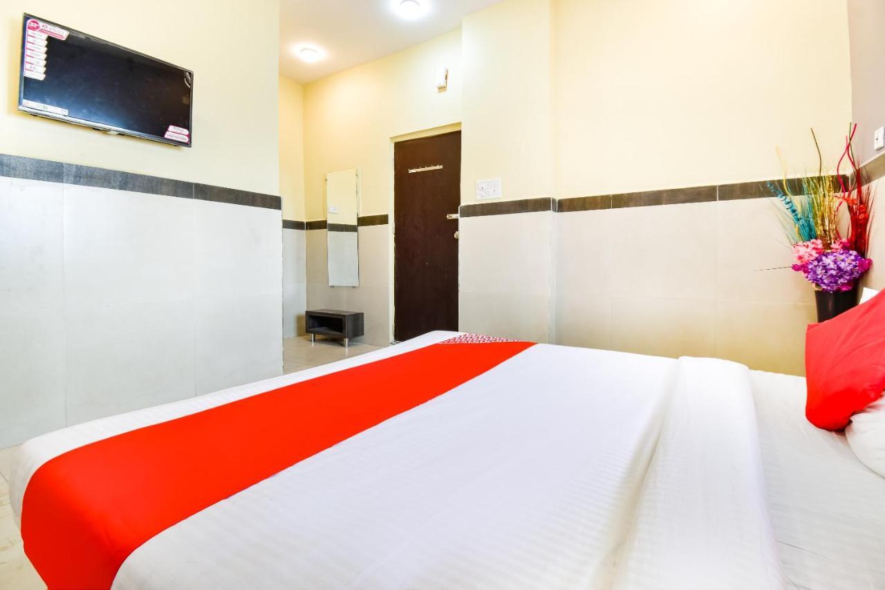 Oyo Hotel Karemore Celebration Bhandāra エクステリア 写真